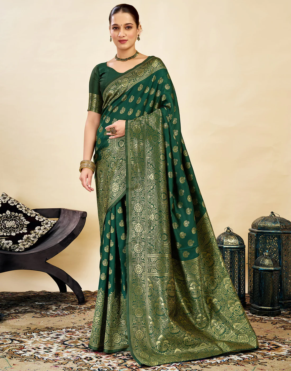 Elegant Bottle Green Banarasi Silk Saree with Luxurious Golden Zari Weaving