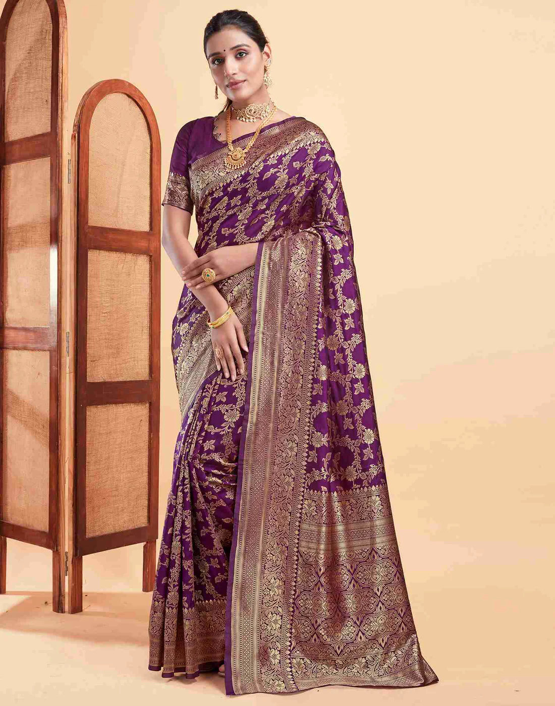 Elegant Wine Banarasi Silk Saree with Intricate Zari Weave