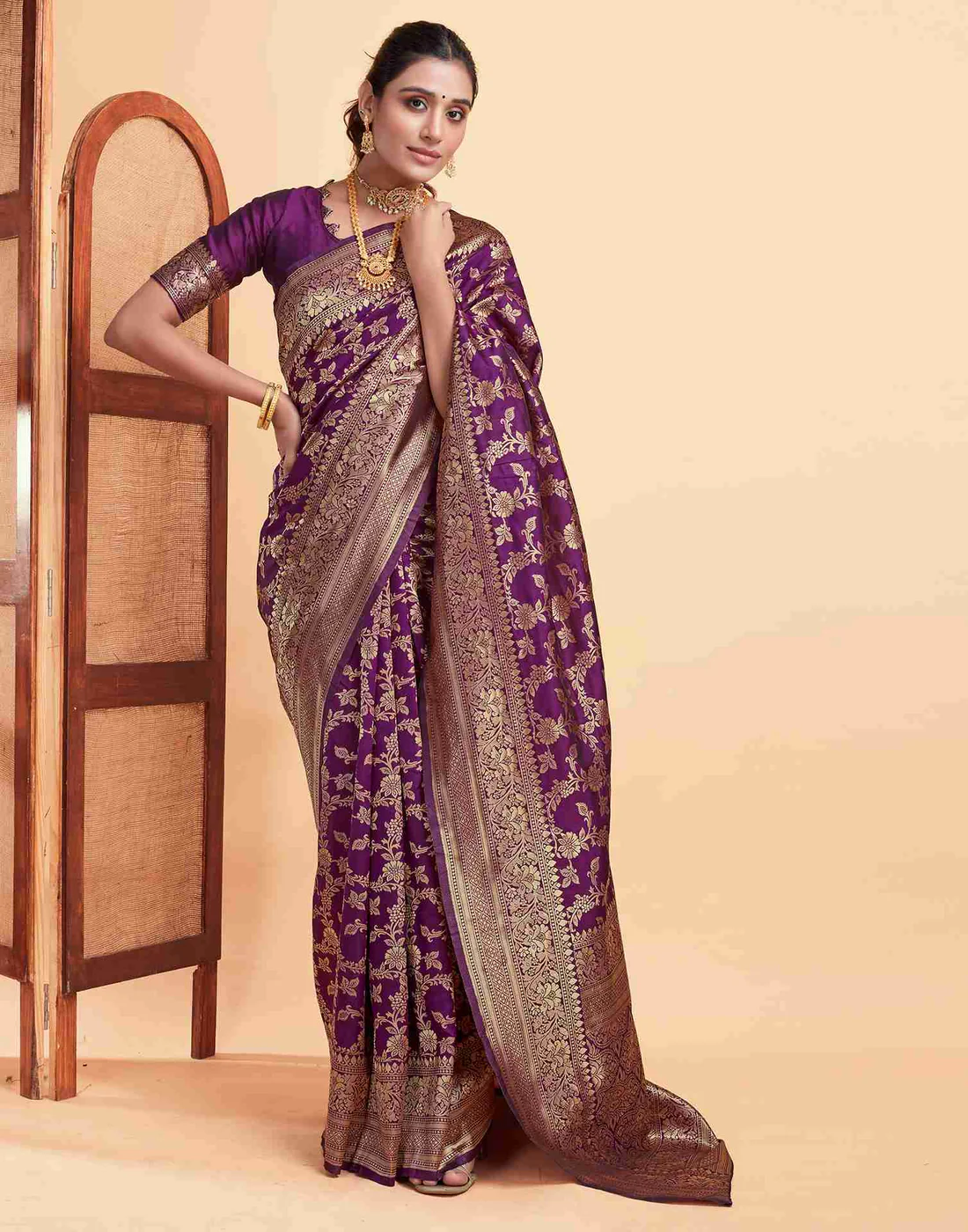Elegant Wine Banarasi Silk Saree with Intricate Zari Weave