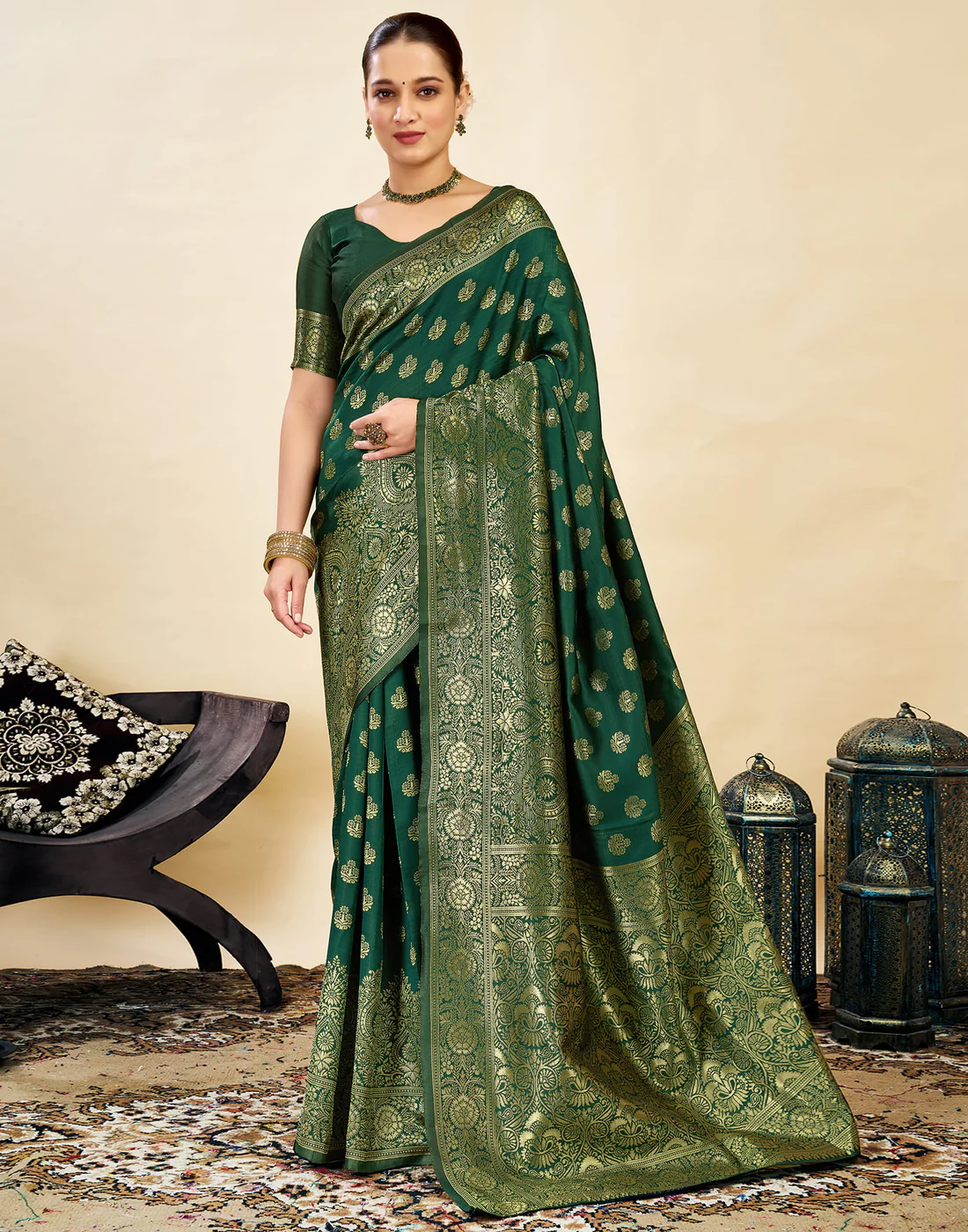 Elegant Bottle Green Banarasi Silk Saree with Luxurious Golden Zari Weaving