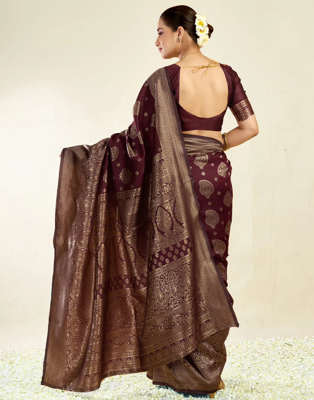 Opulent Maroon Banarasi Silk Saree with Luxurious Golden Zari Weaving