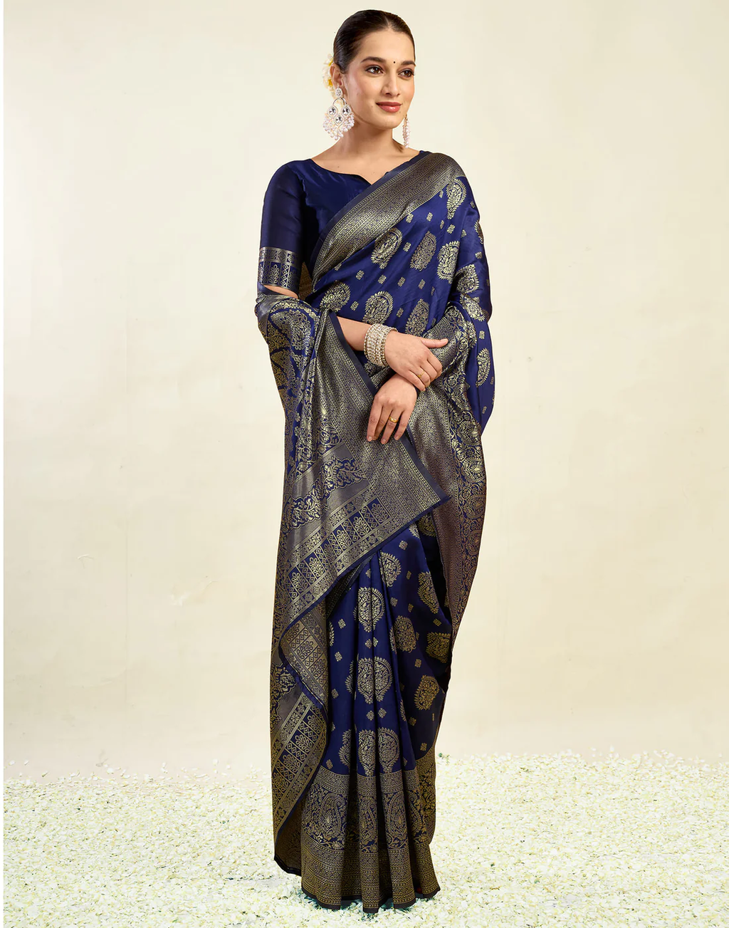 Majestic Navy Blue Banarasi Silk Saree with Intricate Zari Weaving