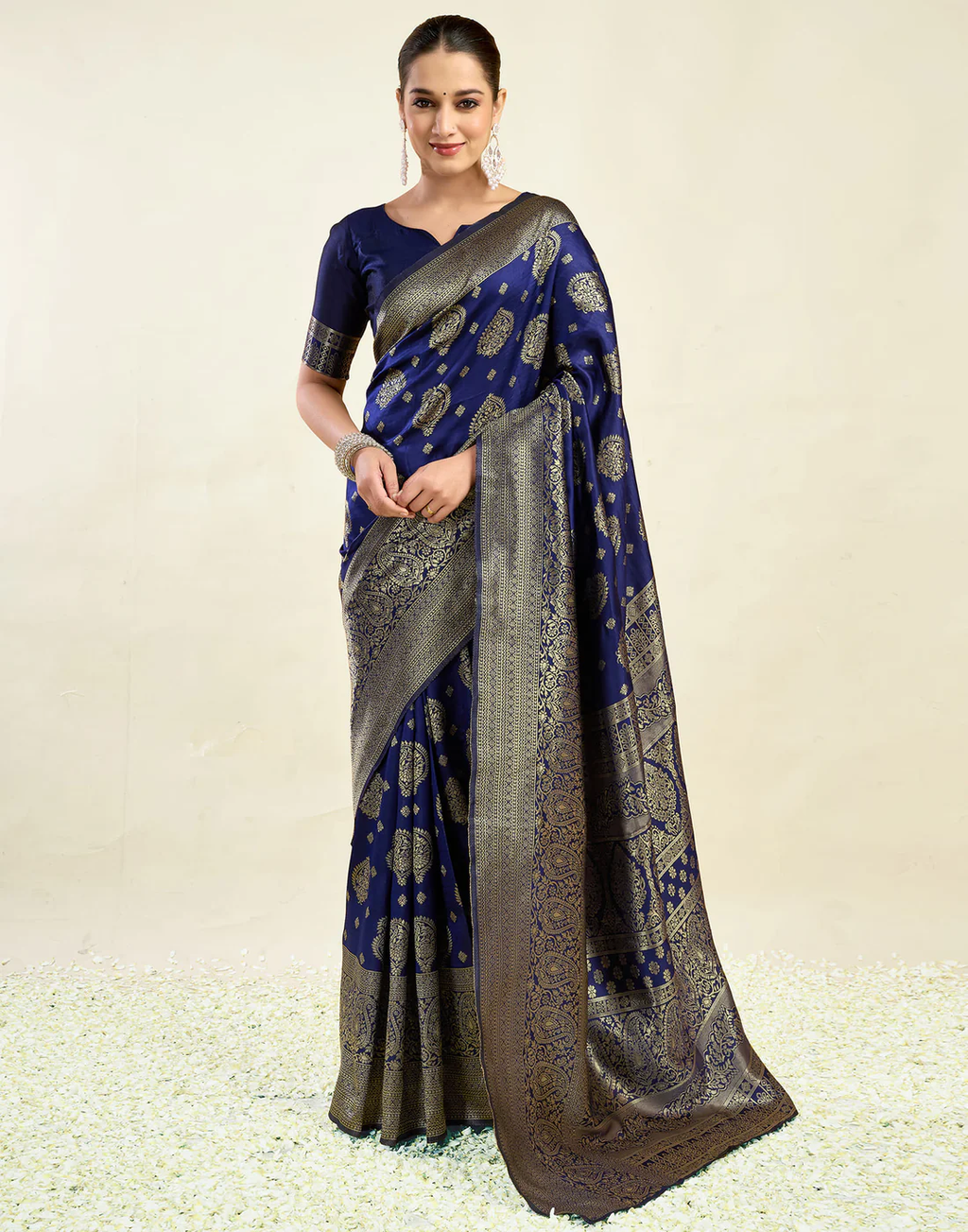 Majestic Navy Blue Banarasi Silk Saree with Intricate Zari Weaving