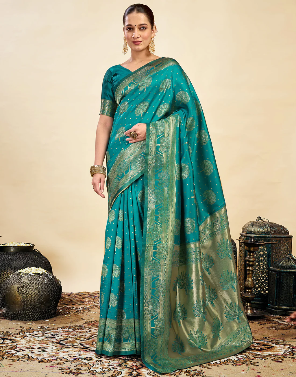 Exquisite Teal Banarasi Silk Saree with Luxurious Golden Zari Weaving