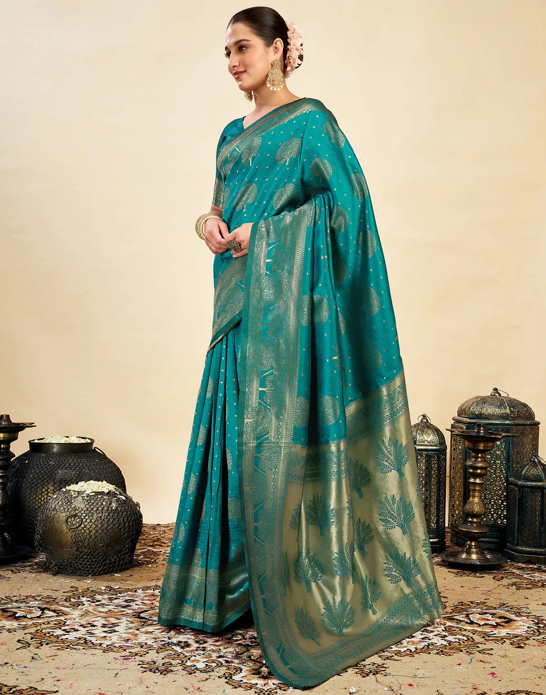 Exquisite Teal Banarasi Silk Saree with Luxurious Golden Zari Weaving