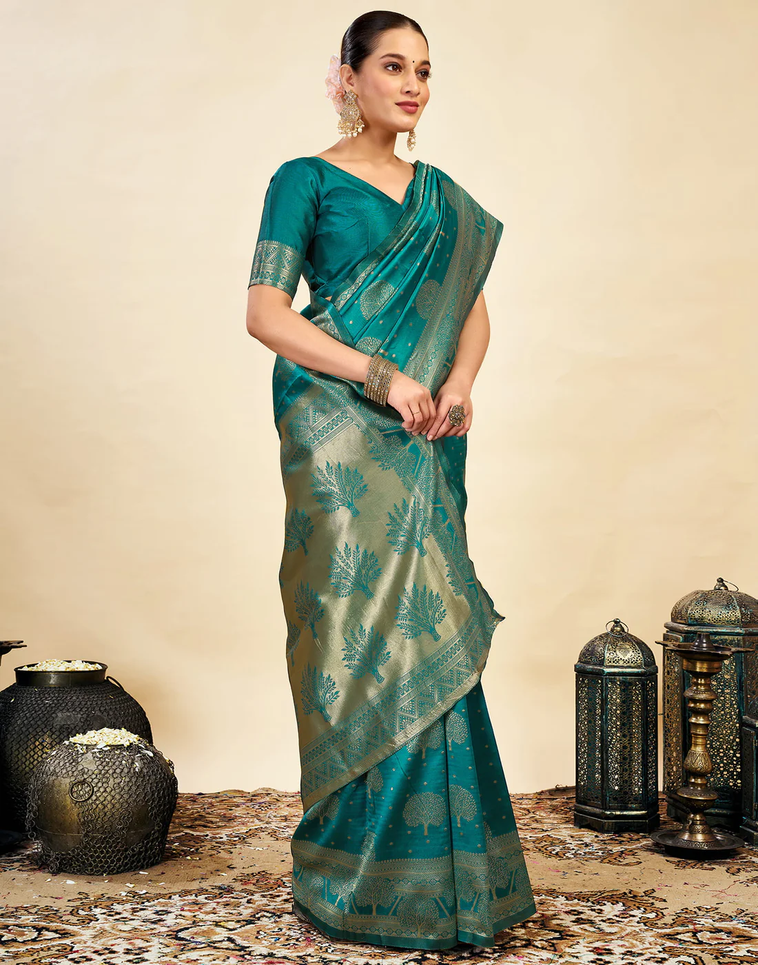 Exquisite Teal Banarasi Silk Saree with Luxurious Golden Zari Weaving