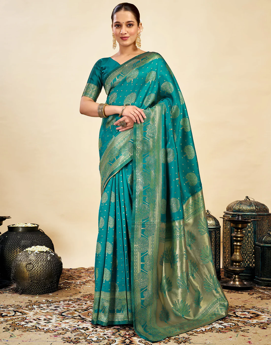 Exquisite Teal Banarasi Silk Saree with Luxurious Golden Zari Weaving