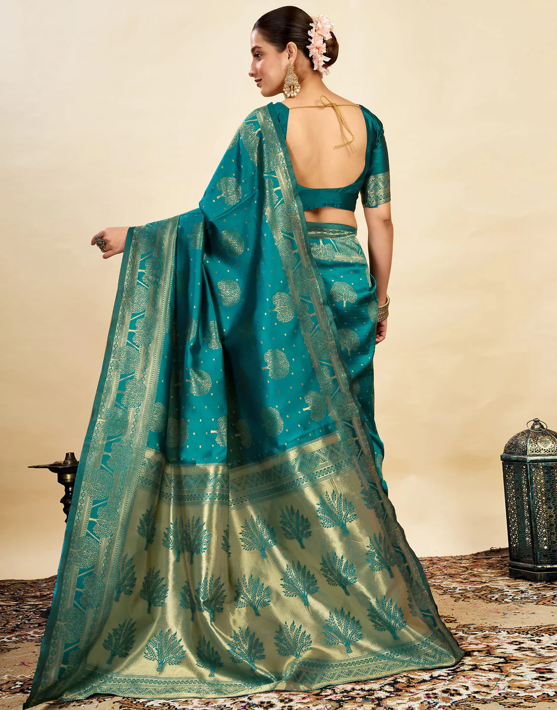 Exquisite Teal Banarasi Silk Saree with Luxurious Golden Zari Weaving