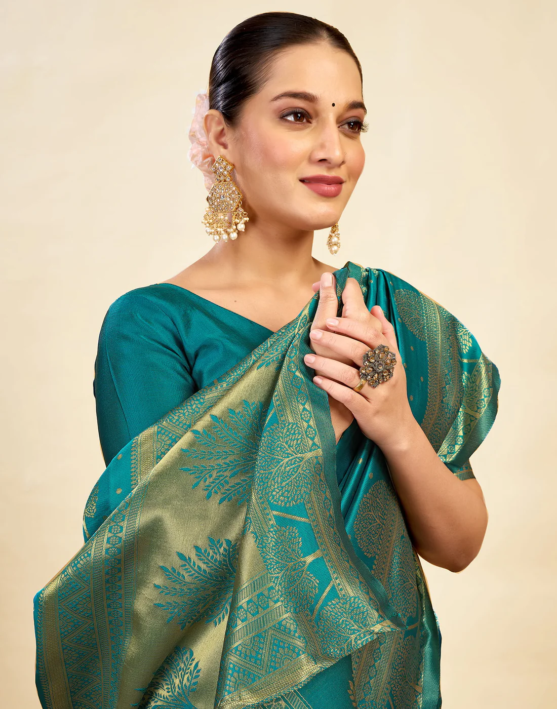 Exquisite Teal Banarasi Silk Saree with Luxurious Golden Zari Weaving