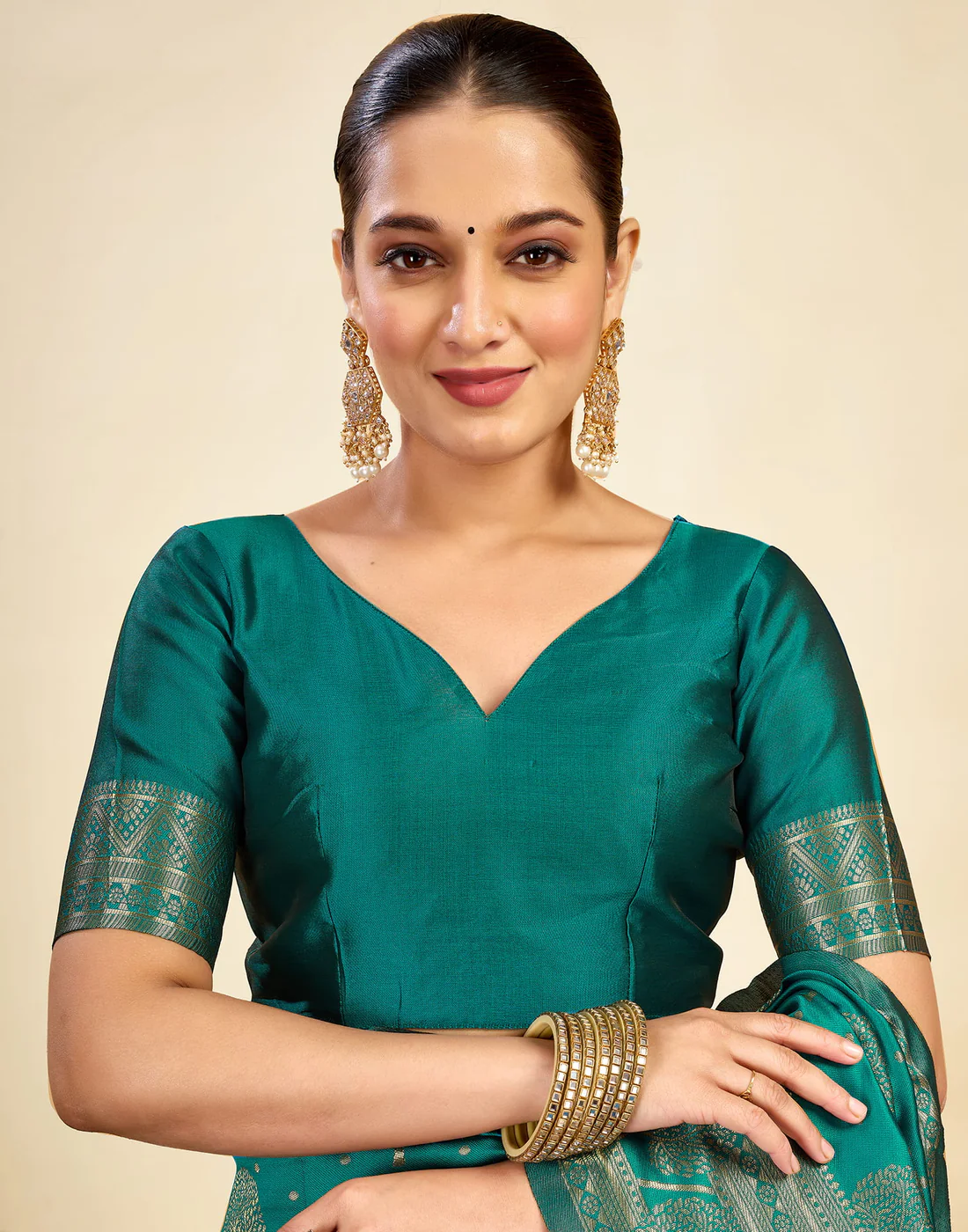 Exquisite Teal Banarasi Silk Saree with Luxurious Golden Zari Weaving