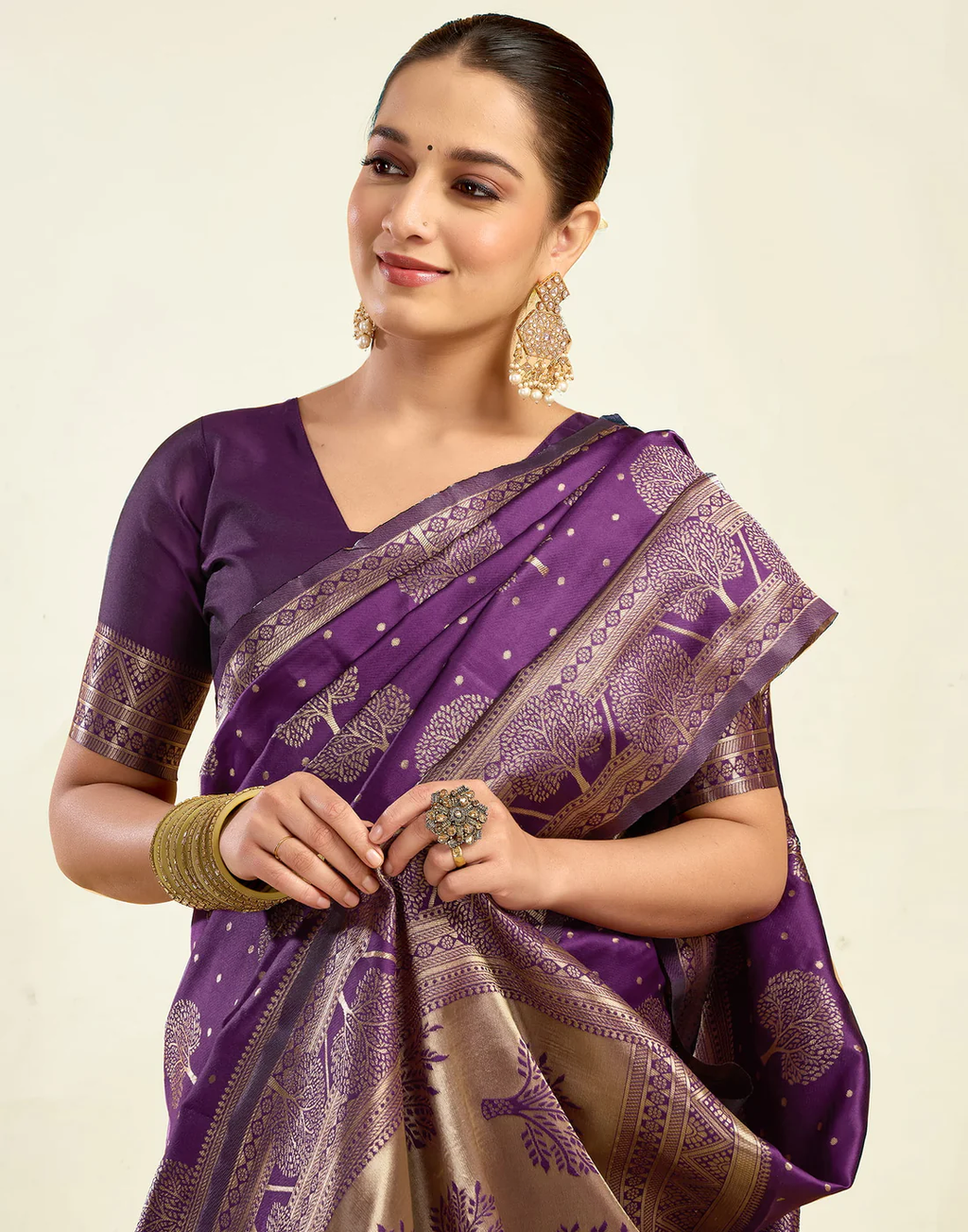 Opulent Wine Banarasi Silk Saree with Luxurious Golden Zari Weaving