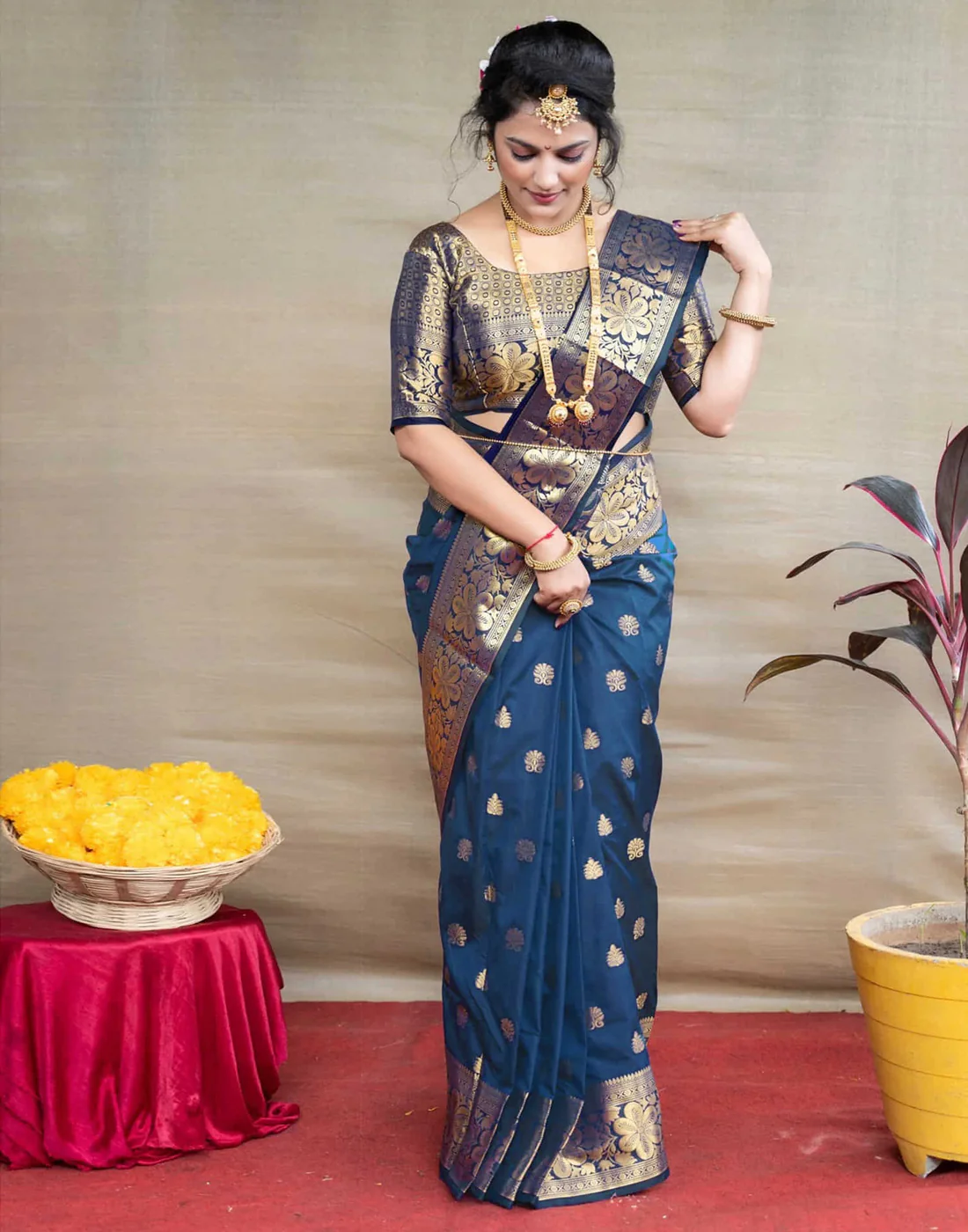 Enchanting Peacock Blue Banarasi Silk Saree with Grand Zari Weaving