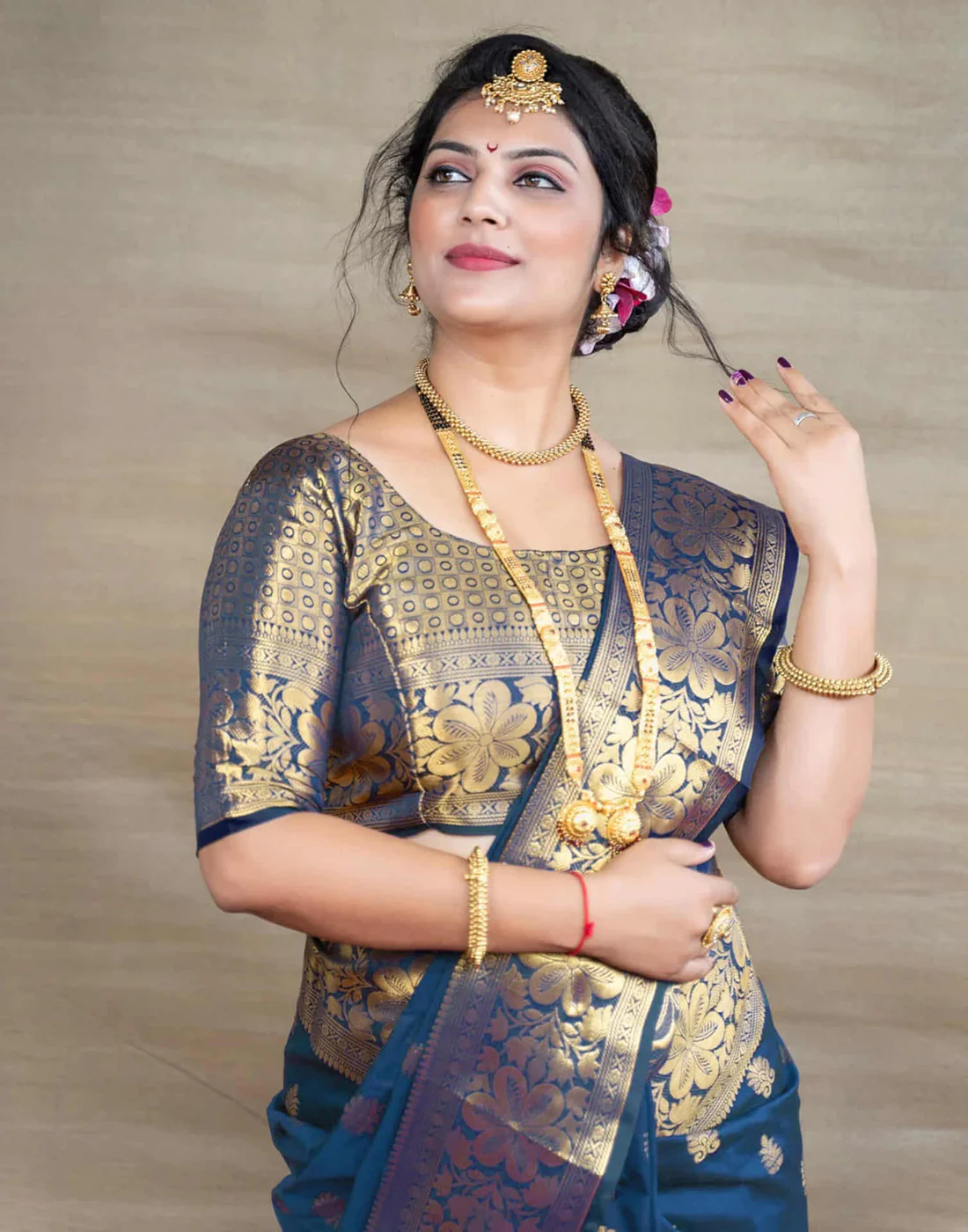 Enchanting Peacock Blue Banarasi Silk Saree with Grand Zari Weaving