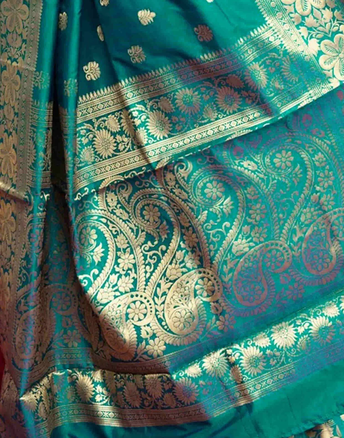 Exquisite Teal Green Banarasi Silk Saree with Opulent Golden Zari Weaving