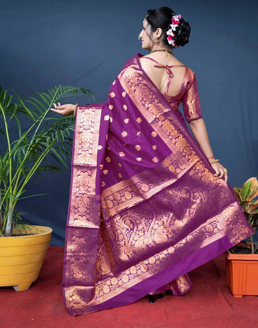 Stunning Magenta Banarasi Silk Saree with Luxurious Golden Zari Weaving