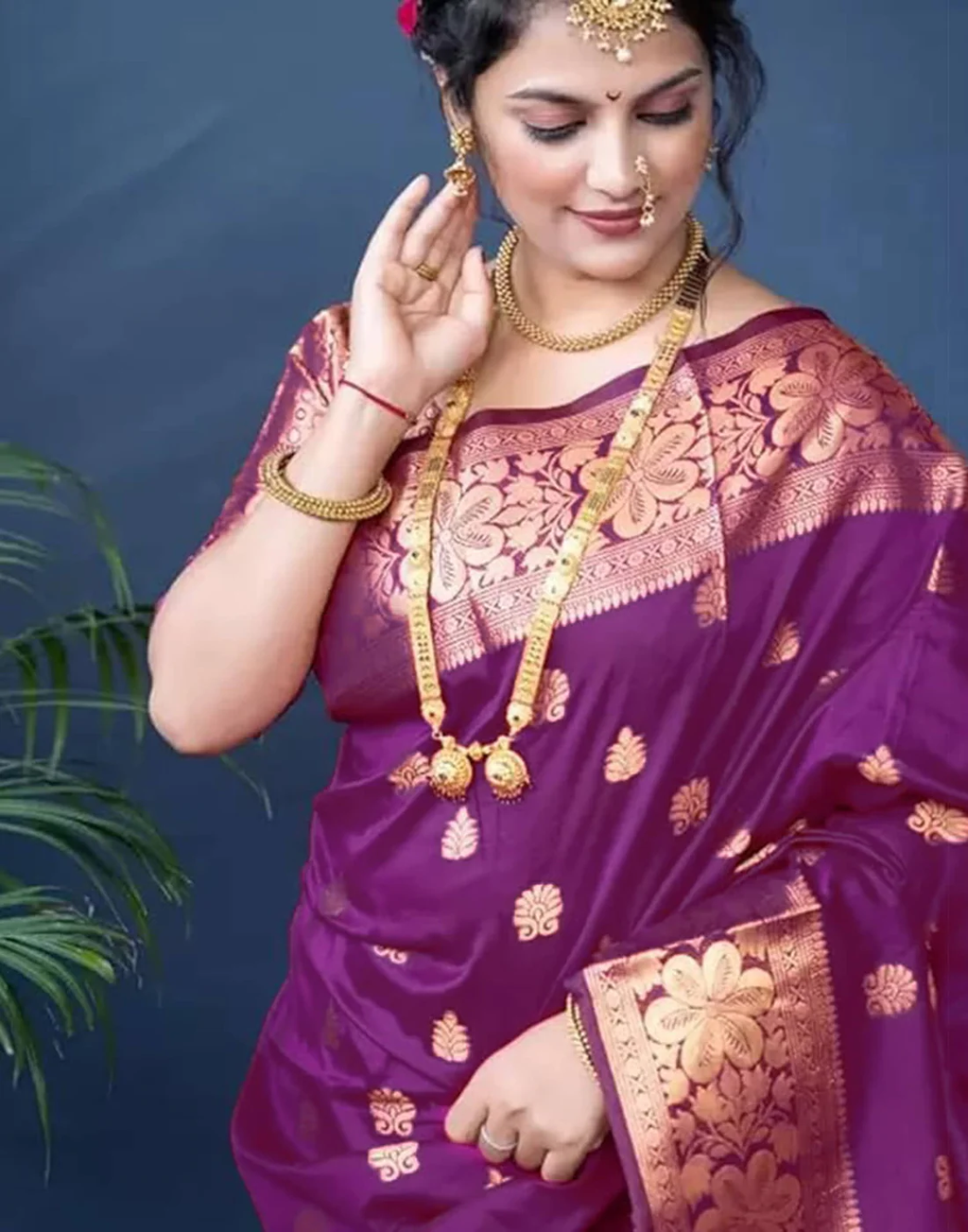 Stunning Magenta Banarasi Silk Saree with Luxurious Golden Zari Weaving
