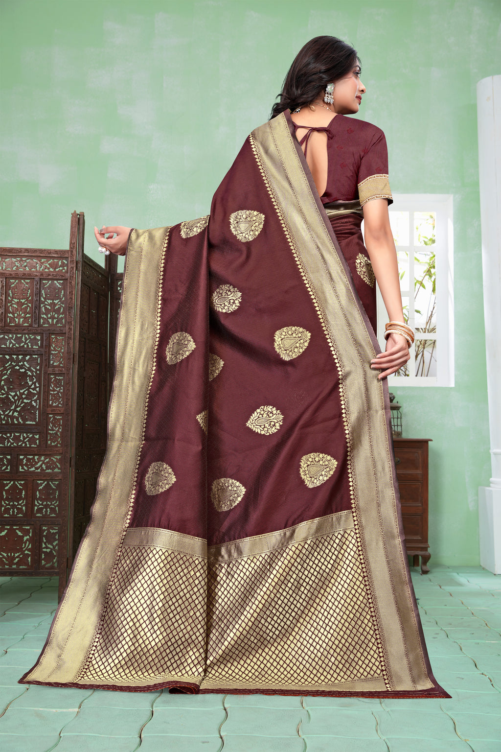 Elegant Maroon Banarasi Silk Saree with Rich Golden Zari Weaving