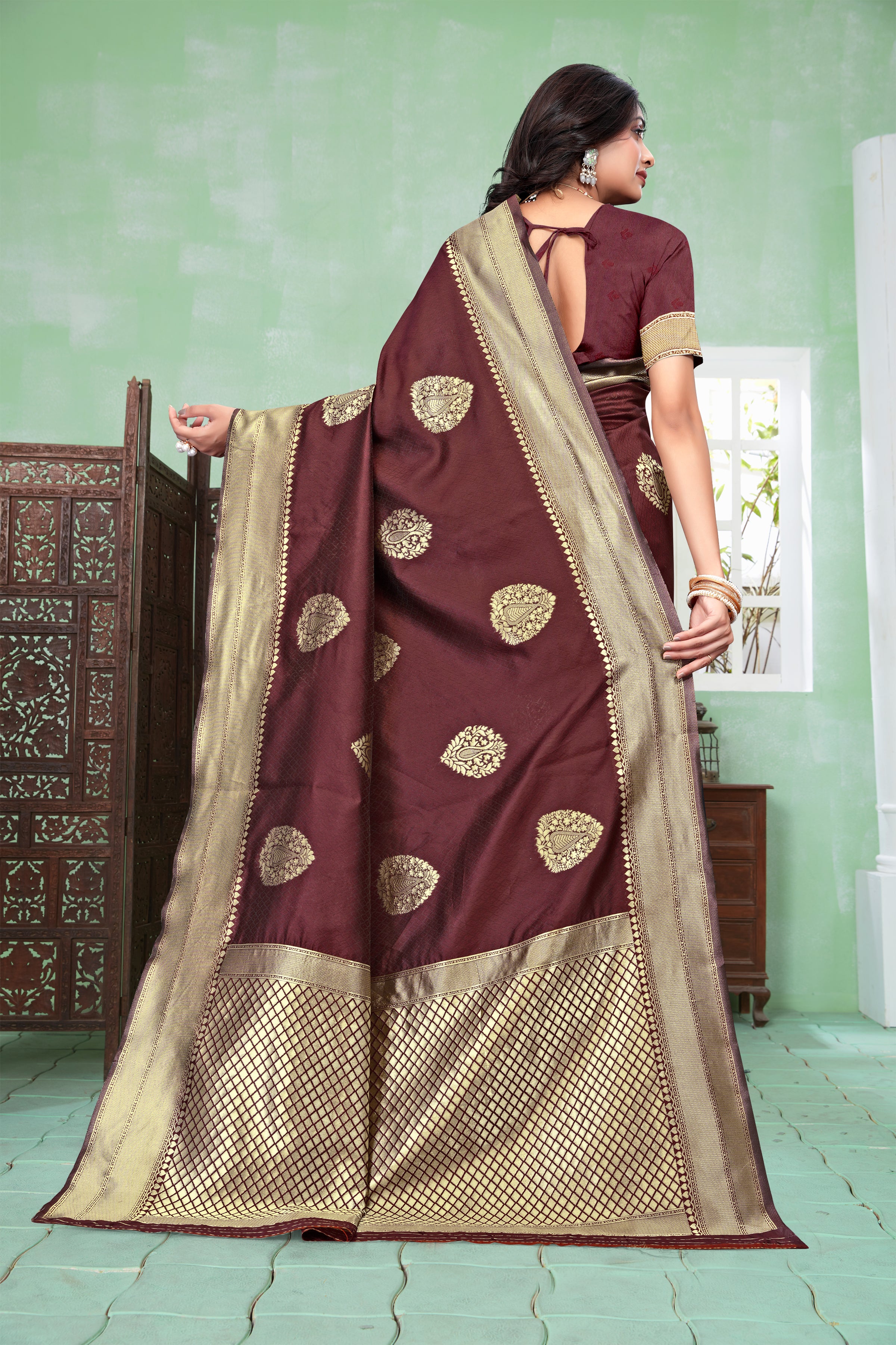 Elegant Maroon Banarasi Silk Saree with Rich Golden Zari Weaving
